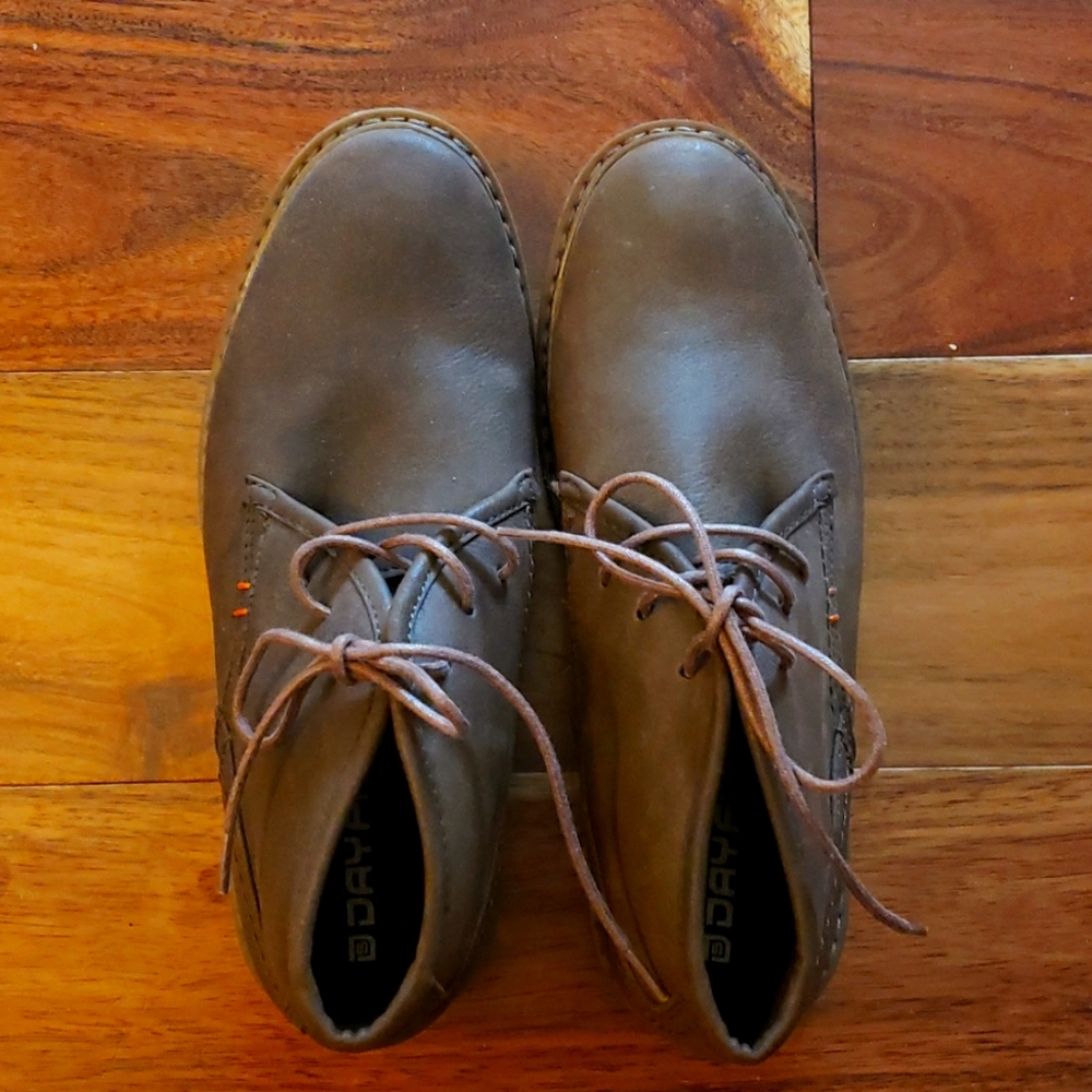 Boys Dayfive brown dress shoe